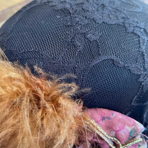 1920’s style Cloche / Hat Lace Feathers Trim Brown Hopeless Romantic - Picture 5 of 7